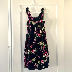 Express Cut-Out Back Mini Floral Dress (Size 4)